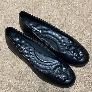 Walking Cradles Black 7 1/2N Ballet Flats with Embellished Toe Comfy